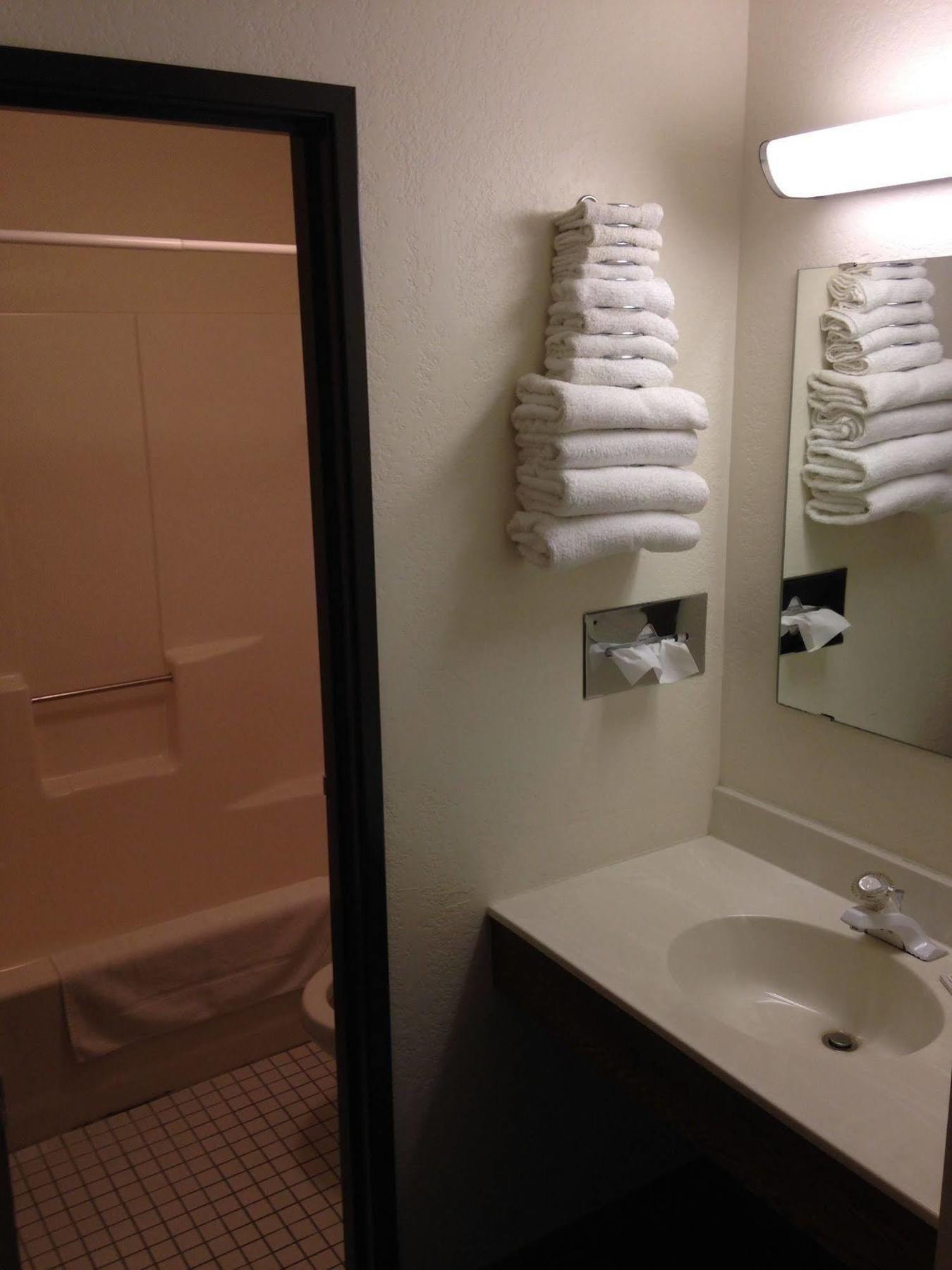 River Bend'S Walleye Inn Baudette Exterior foto